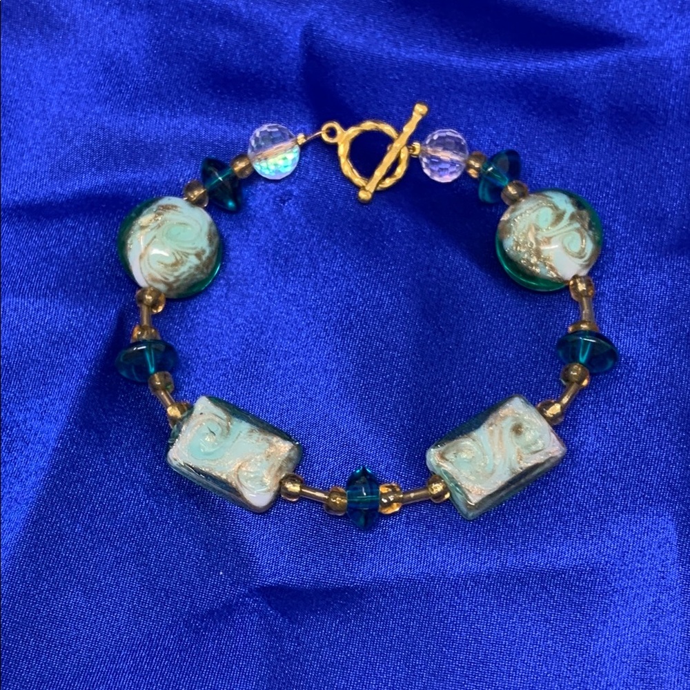 Elegant Gold and Green Beaded Bracelet
